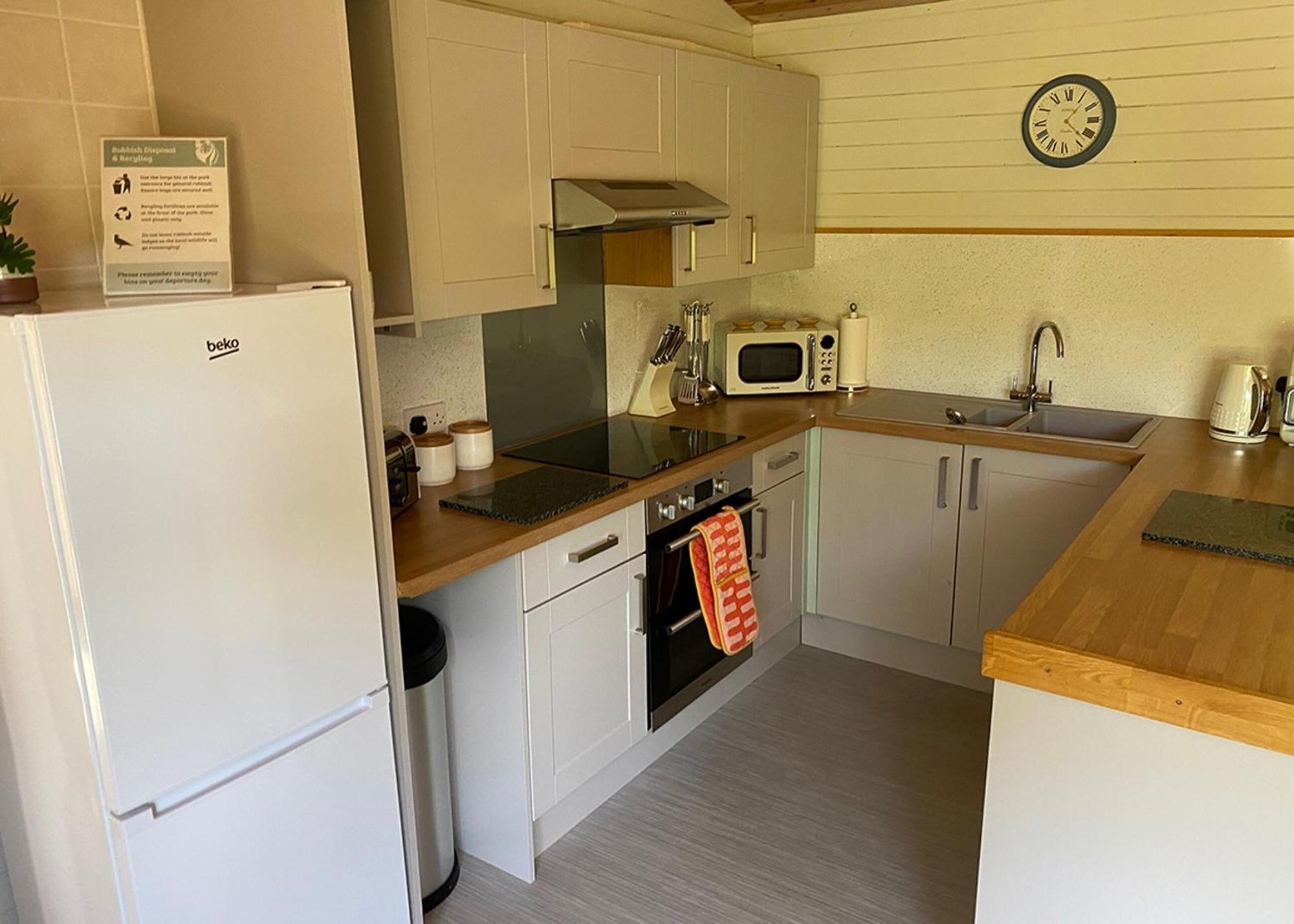 Ivyleaf Combe Lodges Stratton  Exterior photo