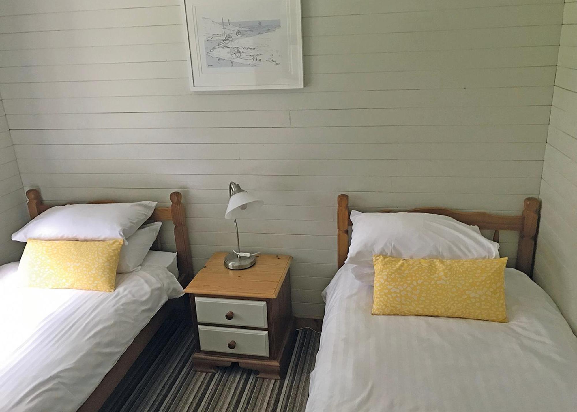 Ivyleaf Combe Lodges Stratton  Room photo