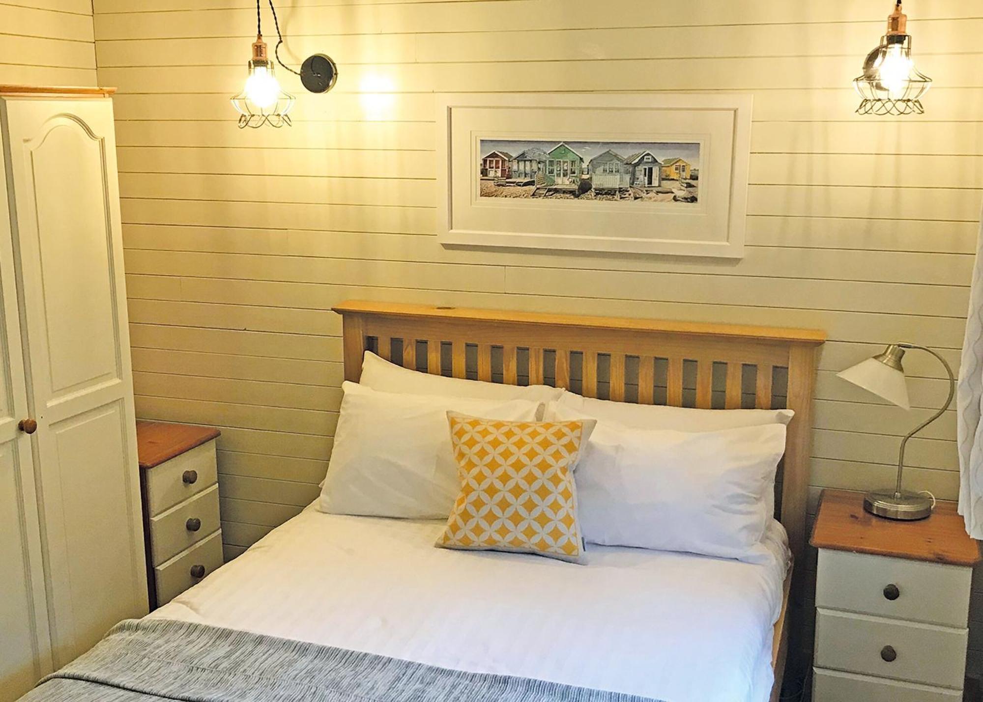 Ivyleaf Combe Lodges Stratton  Room photo
