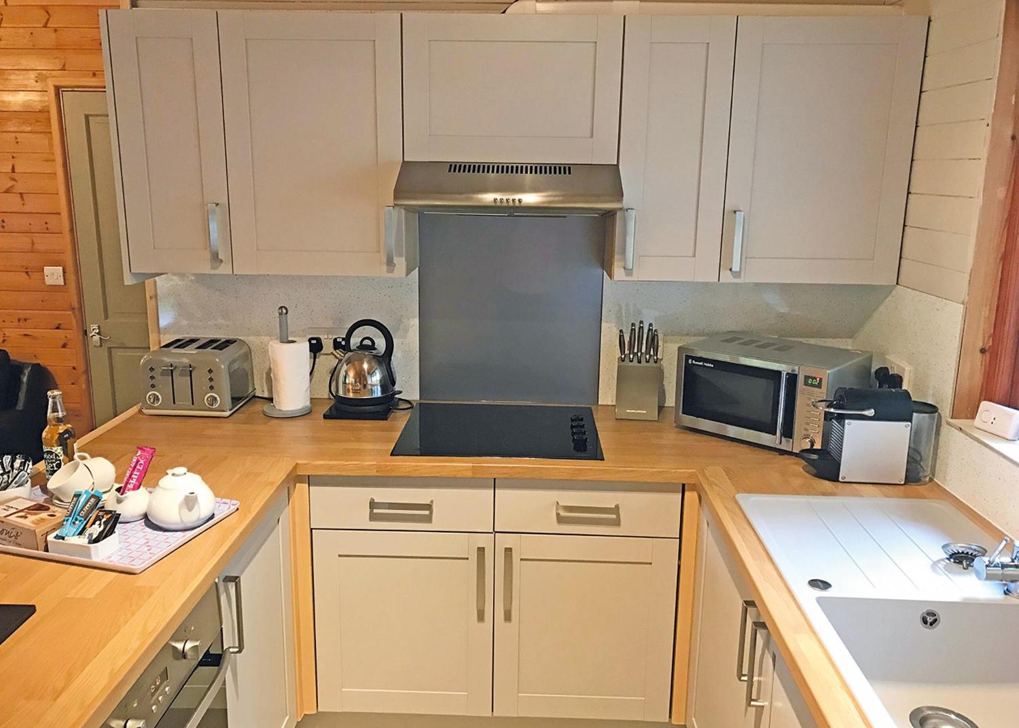 Ivyleaf Combe Lodges Stratton  Room photo