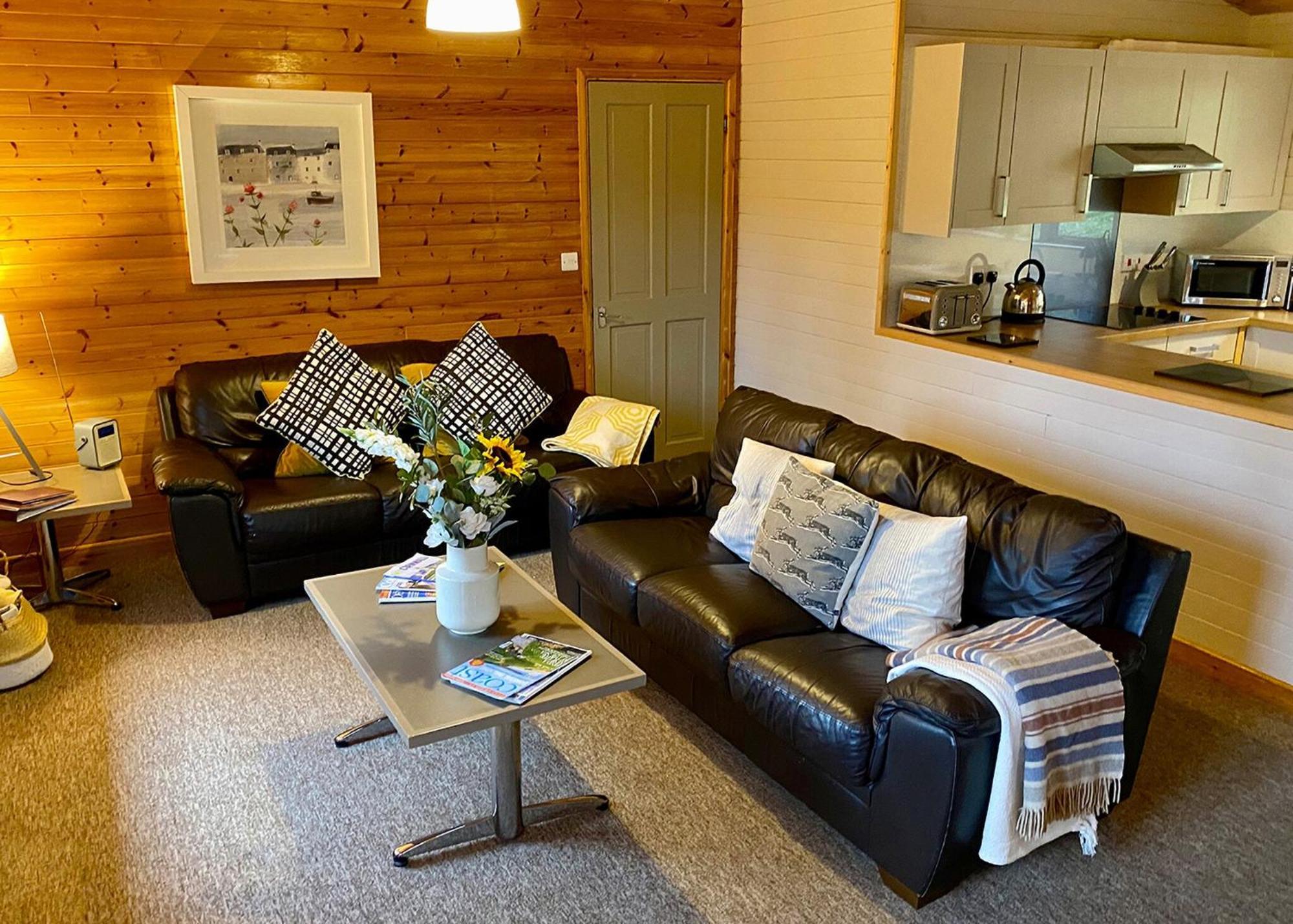 Ivyleaf Combe Lodges Stratton  Room photo