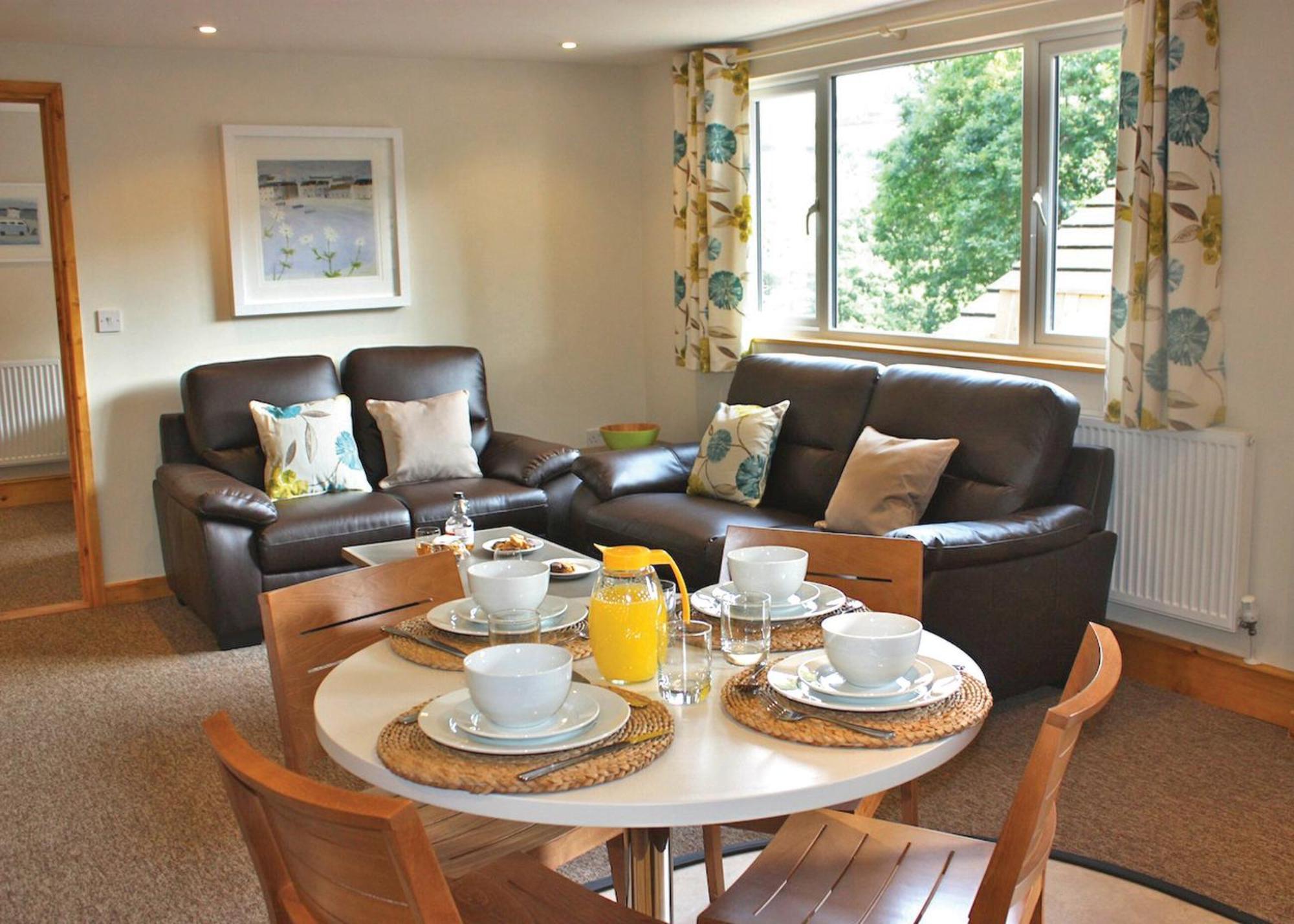 Ivyleaf Combe Lodges Stratton  Room photo